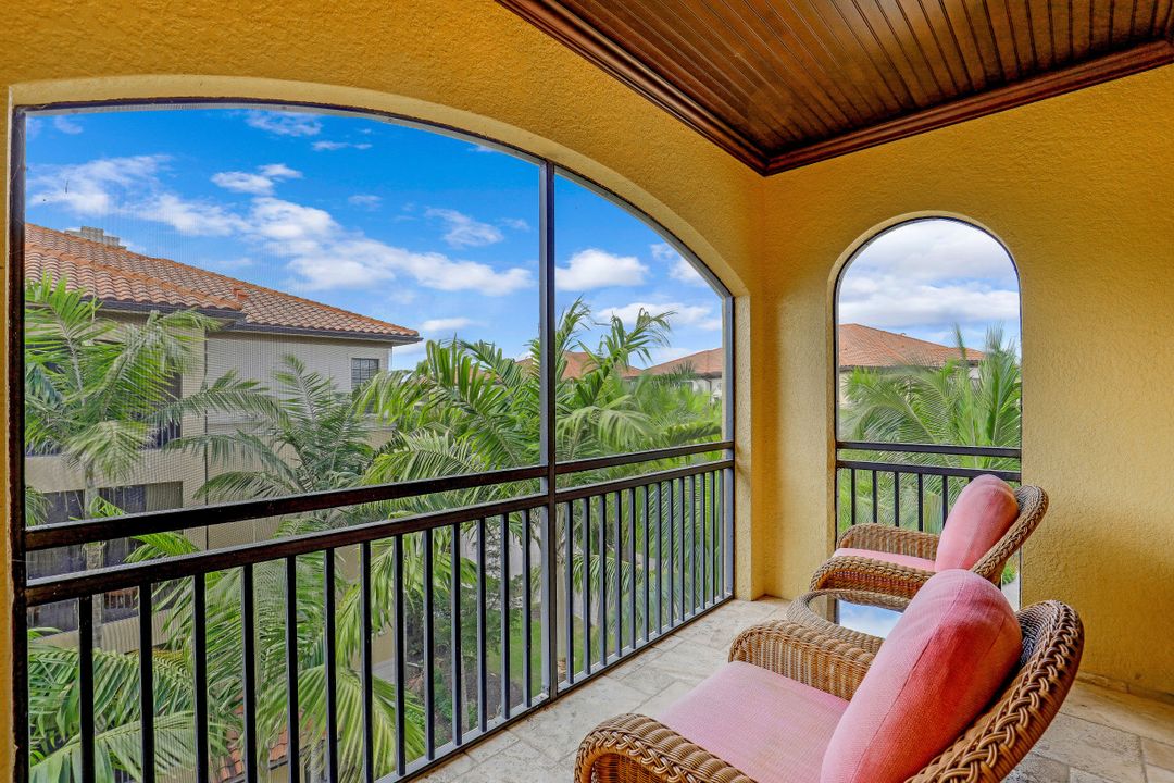 2542 Marquesa Royale Ln #301, Naples, FL 34109