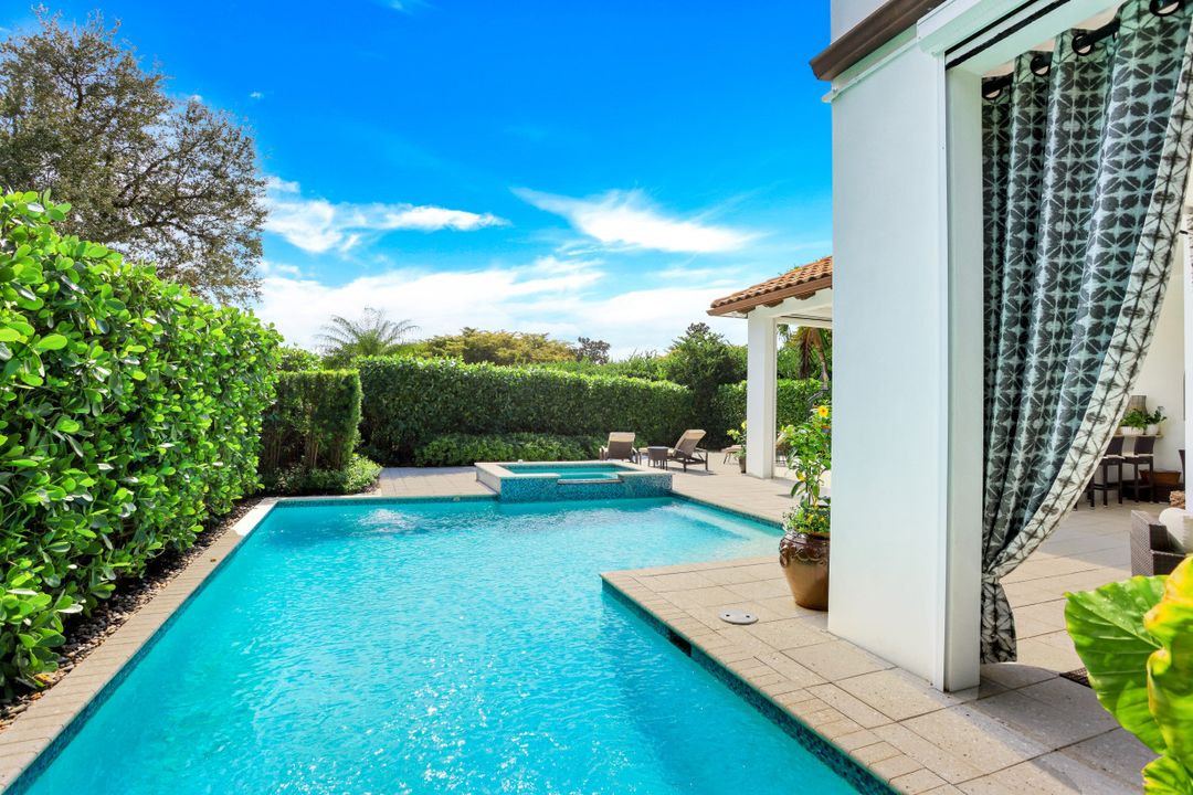 16904 Fairgrove Way, Naples, FL 34110