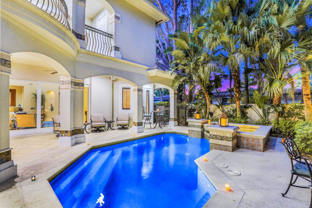 33 3rd St S, Naples, FL 34102