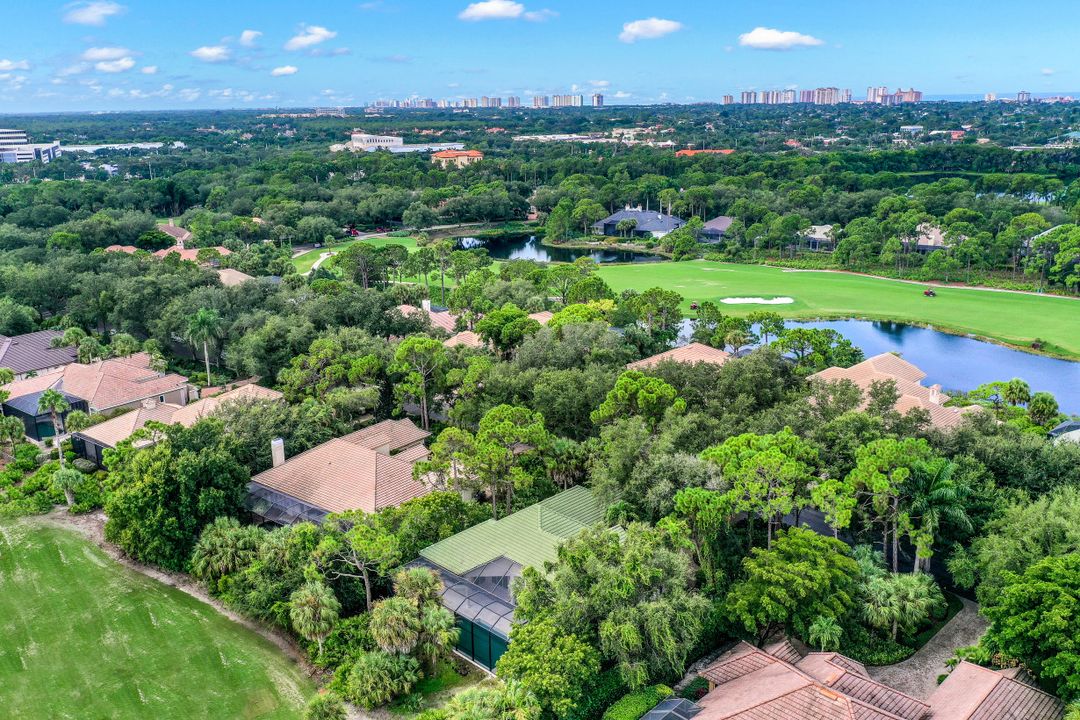 987 Barcarmil Way, Naples, FL 34110