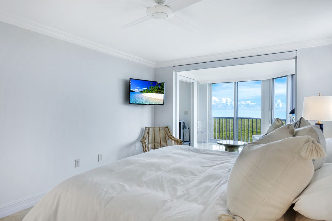 6585 Nicholas Blvd #1103, Naples, FL 34108