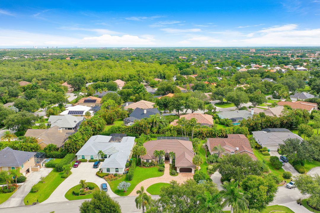 1905 Fairfax Cir, Naples, FL 34109