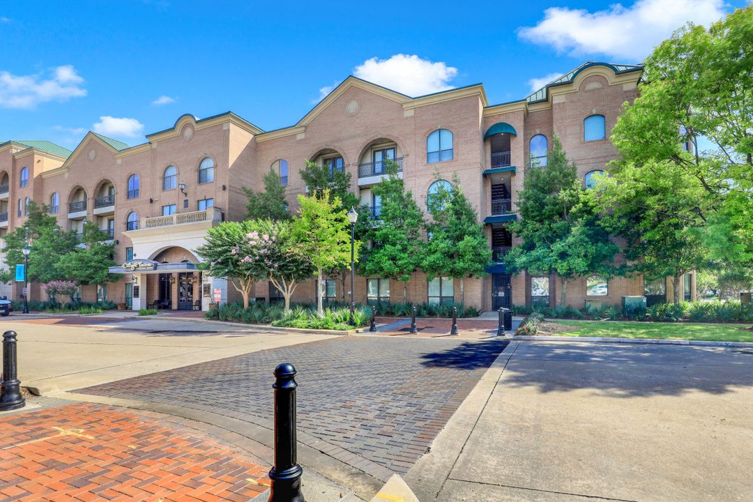 2299 Lone Star Dr, Sugar Land, TX 77479