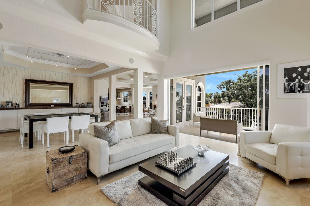 390 Seabee Ave, Naples, FL 34108