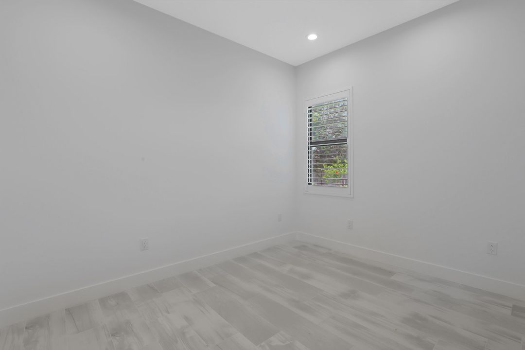 17 Tahiti Rd, Marco Island, FL 34145