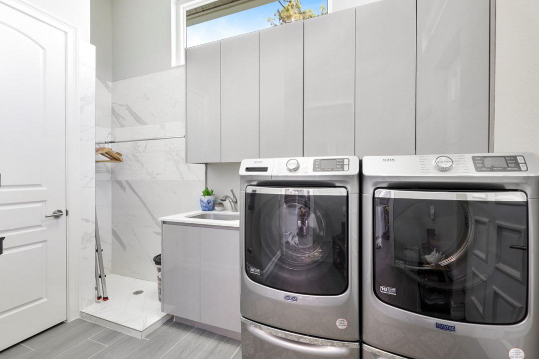 4055 1st Ave SW, Naples, FL 34119