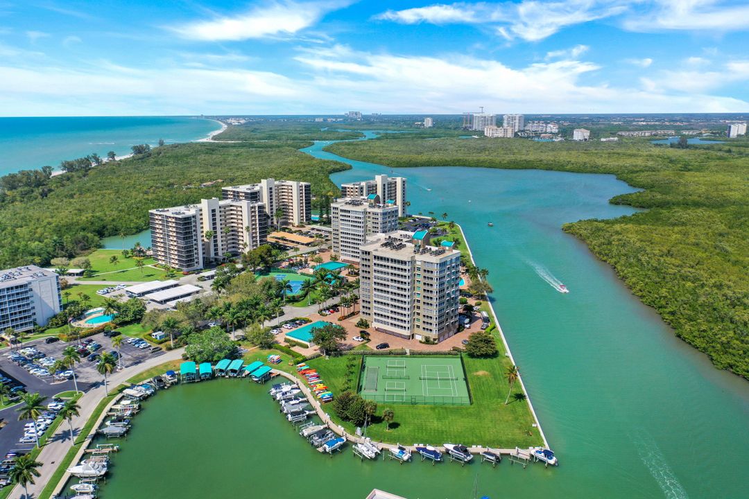 21 Bluebill Ave #905, Naples, FL 34108