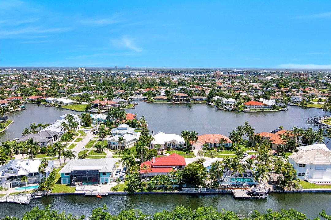 426 Spinnaker Dr, Marco Island, FL 34145