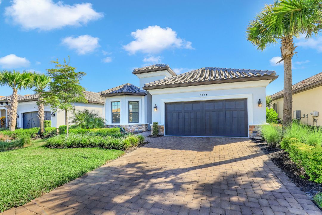 8458 Sevilla Ct, Naples, FL 34114