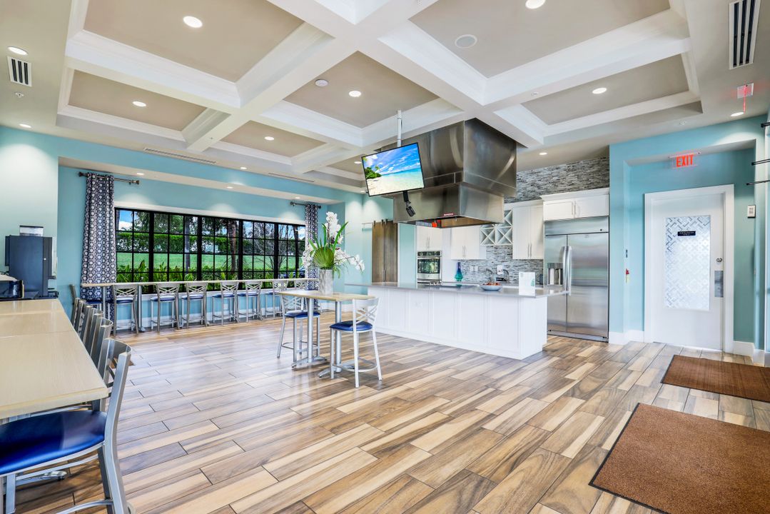 2149 Frangipani Cir #101, Naples, FL 34120