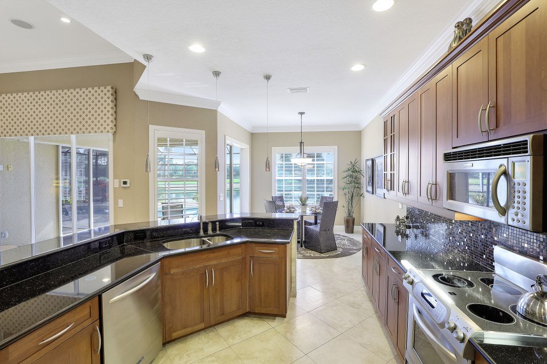 9131 Crystal Ct, Naples, FL 34120