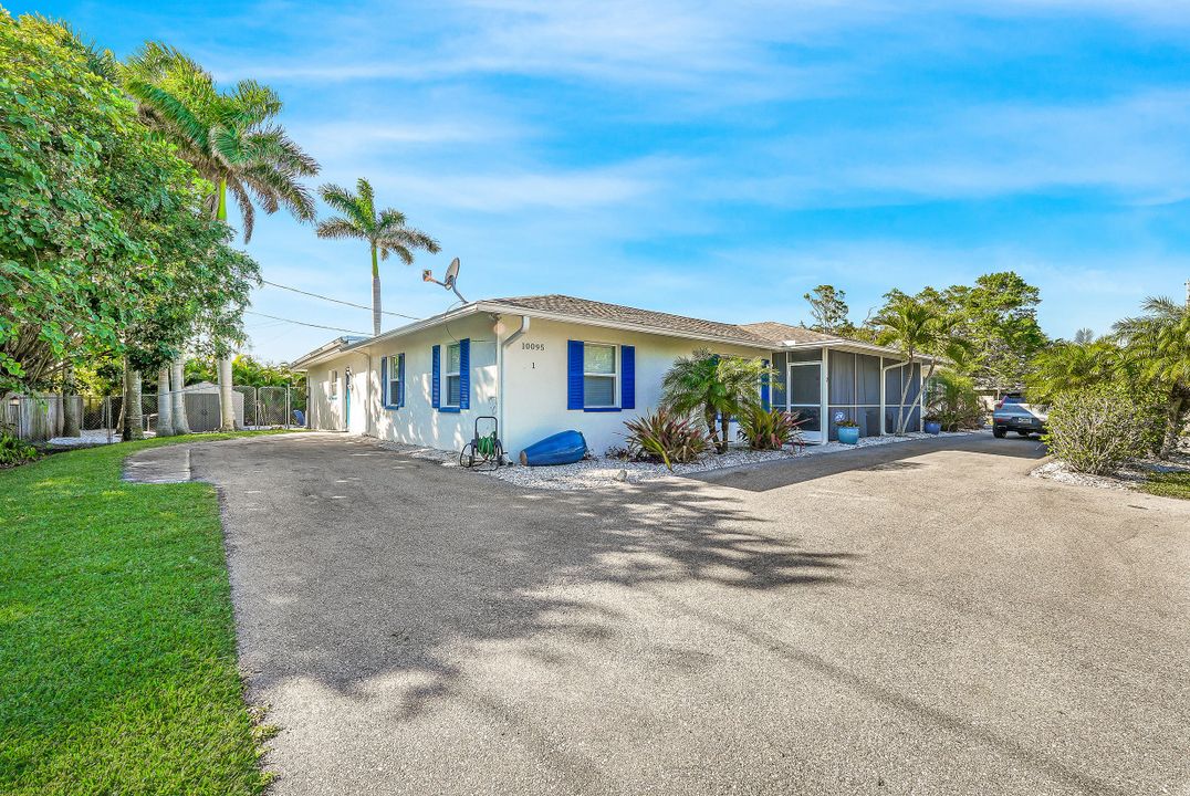 10095 7th St N #1, Naples, FL 34108