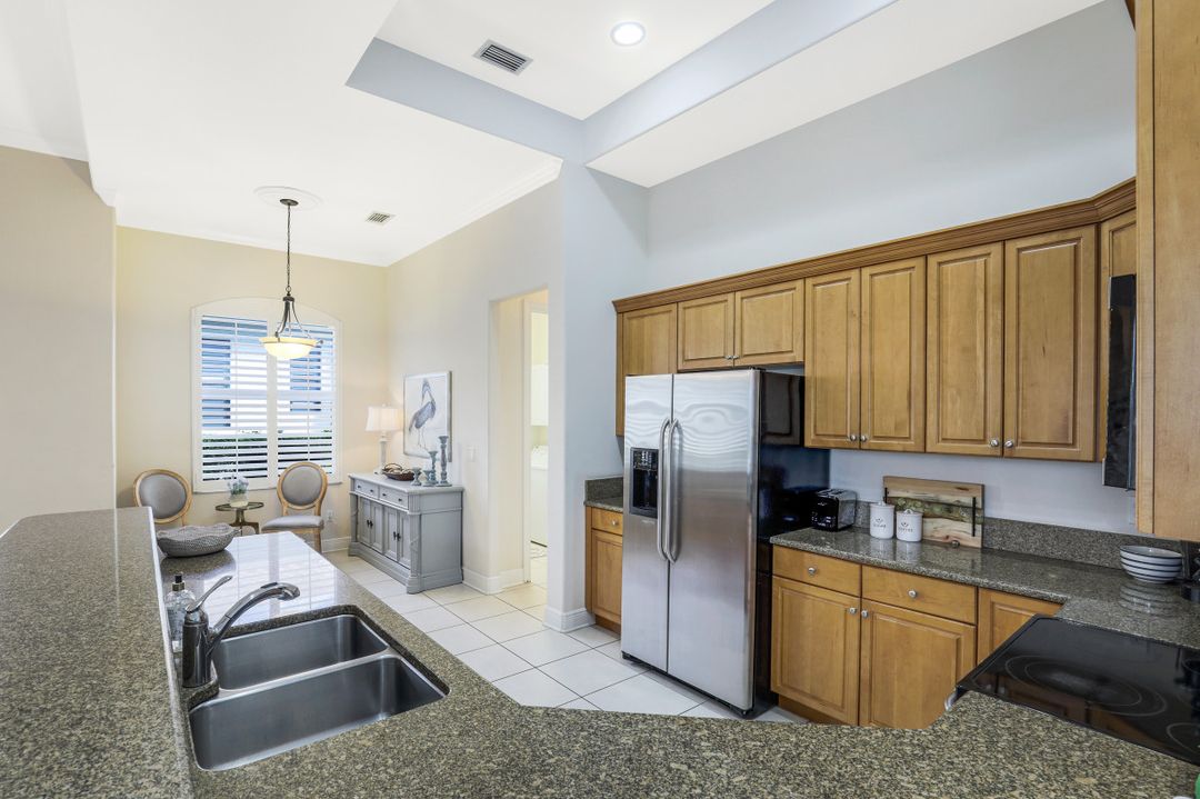 919 Tivoli Ct, Naples, FL 34104