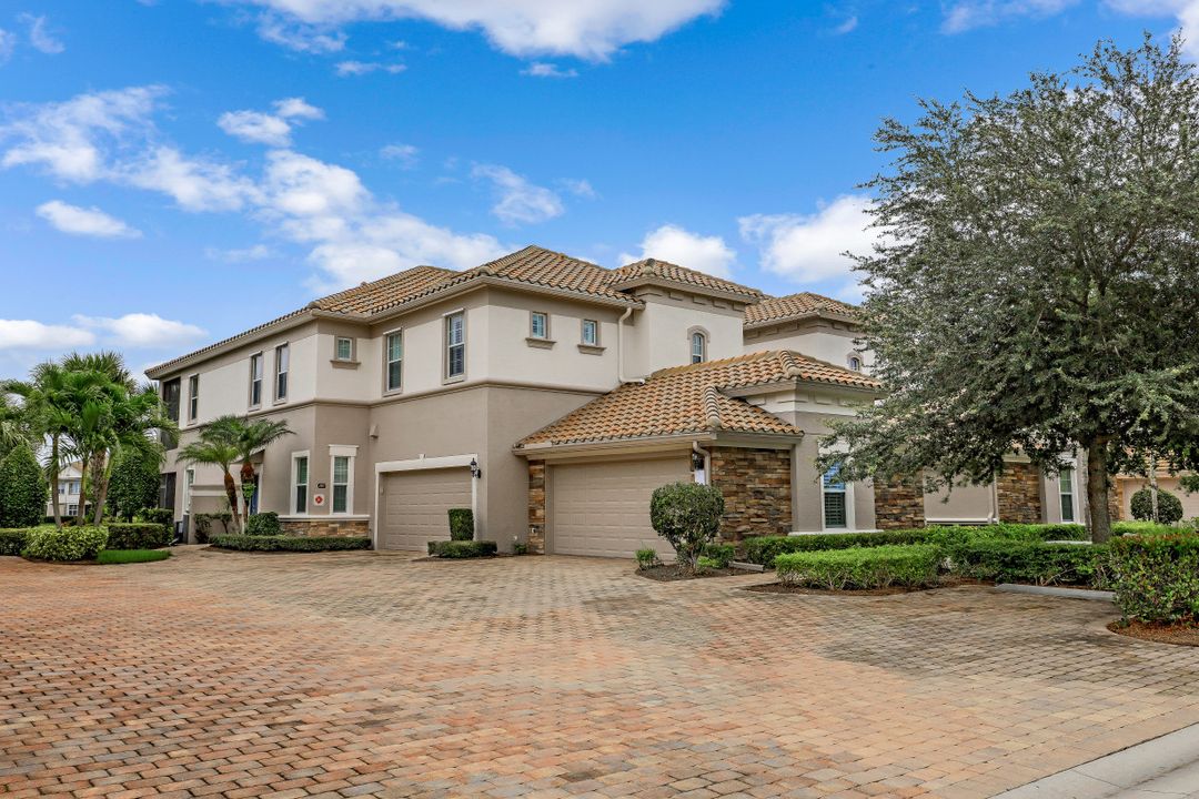 8779 Coastline Ct #202, Naples, FL 34120