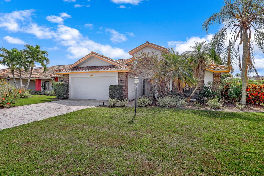 158 St James Way, Naples, FL 34104