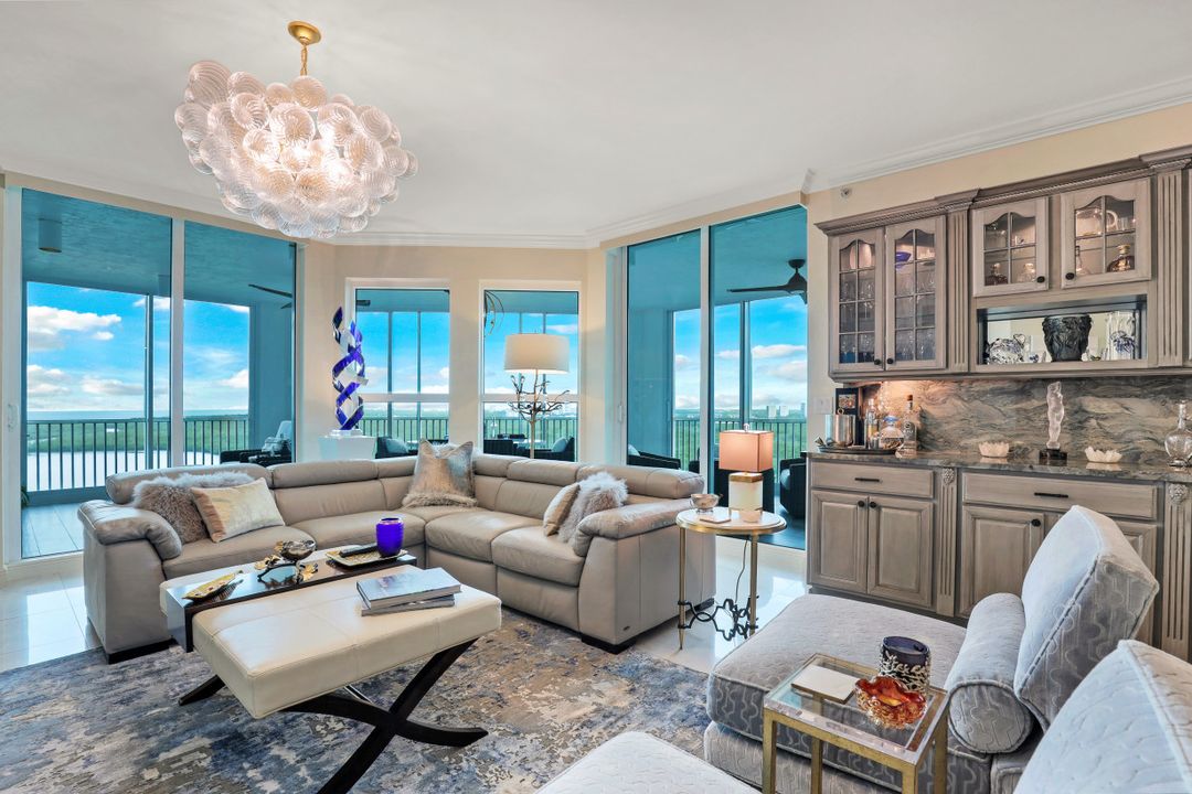 285 Grande Way #1204, Naples, FL 34110