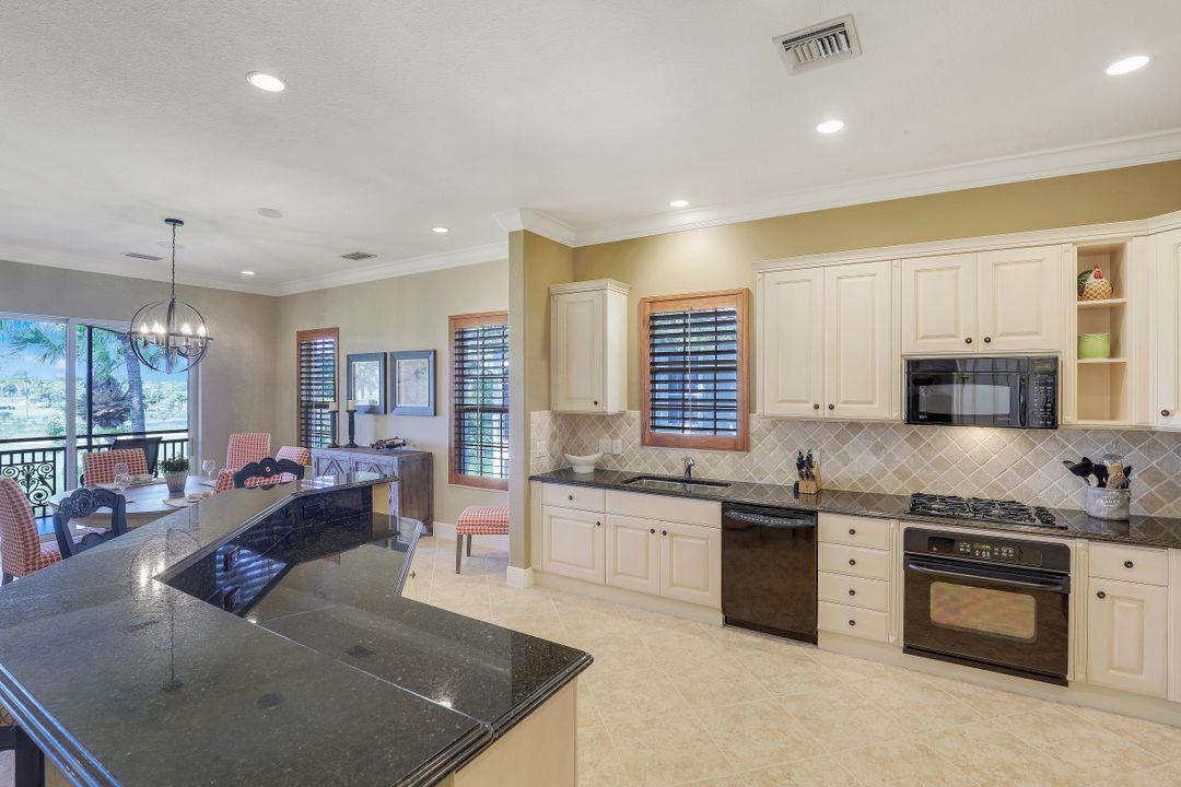 8997 Cherry Oaks Tr #202, Naples, FL 34114