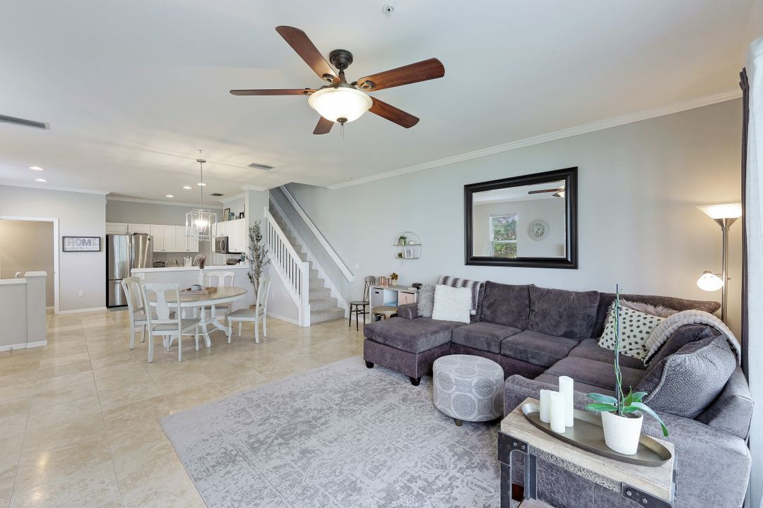 1084 Hampton Cir, Naples, FL 34105