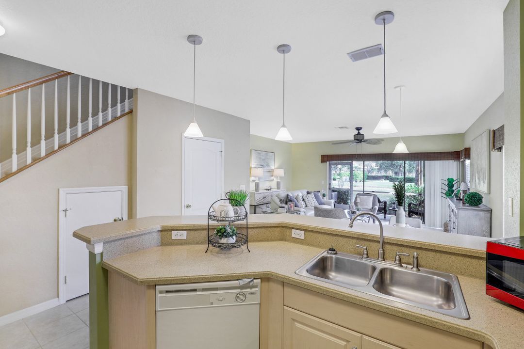 1370 Weeping Willow Ct, Cape Coral, FL 33909