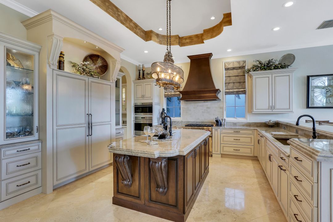 172 Seabreeze Ave, Naples, FL 34108