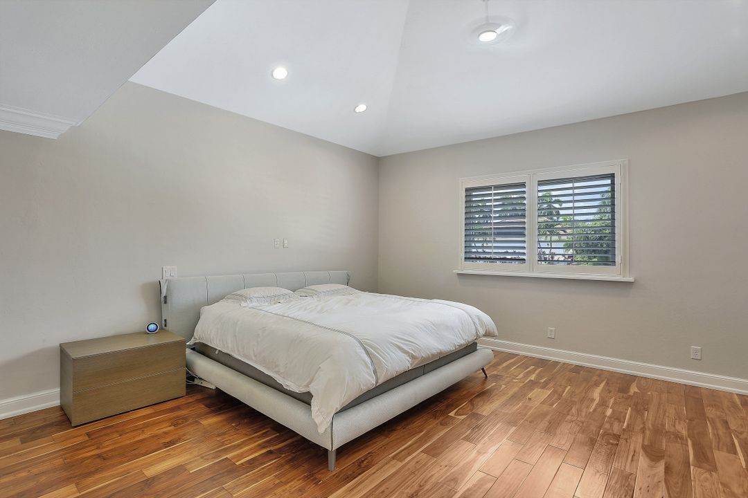 151 Bayview Ave, Naples, FL 34108