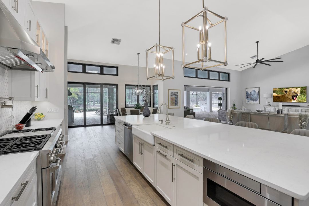 4501 Silver Fox Dr, Naples, FL 34119