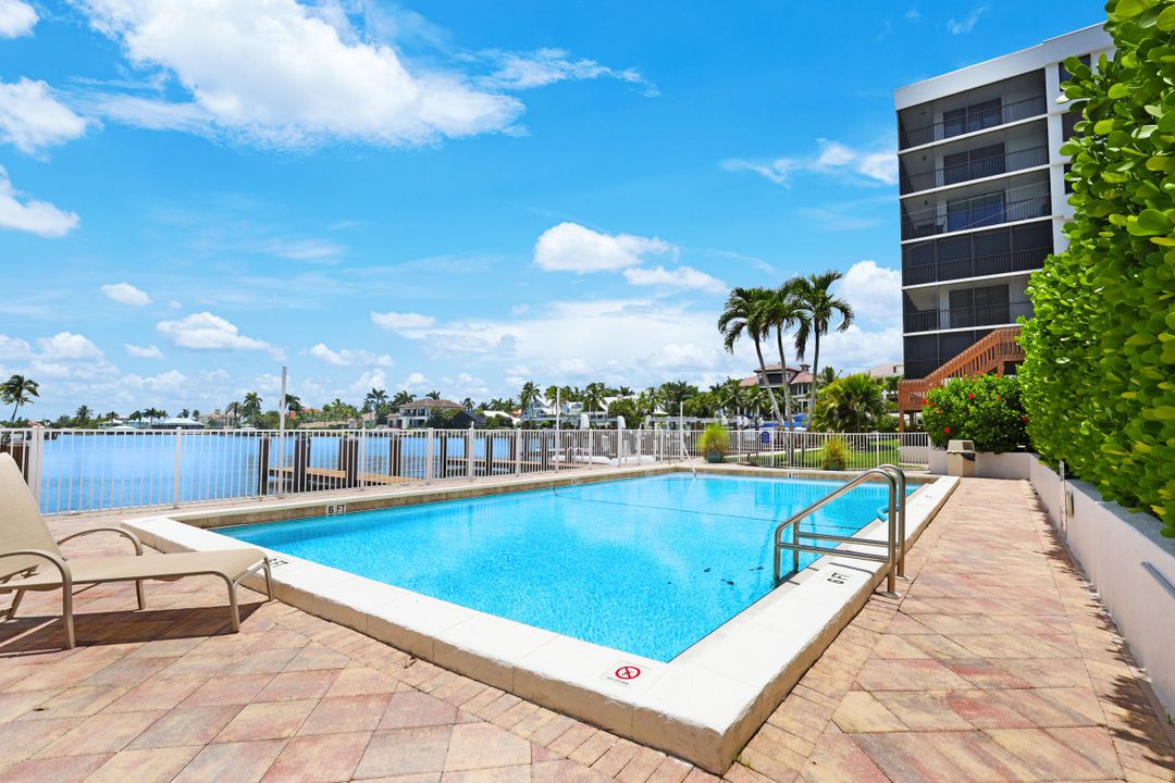 10482 Gulf Shore Dr #231, Naples, FL 34108