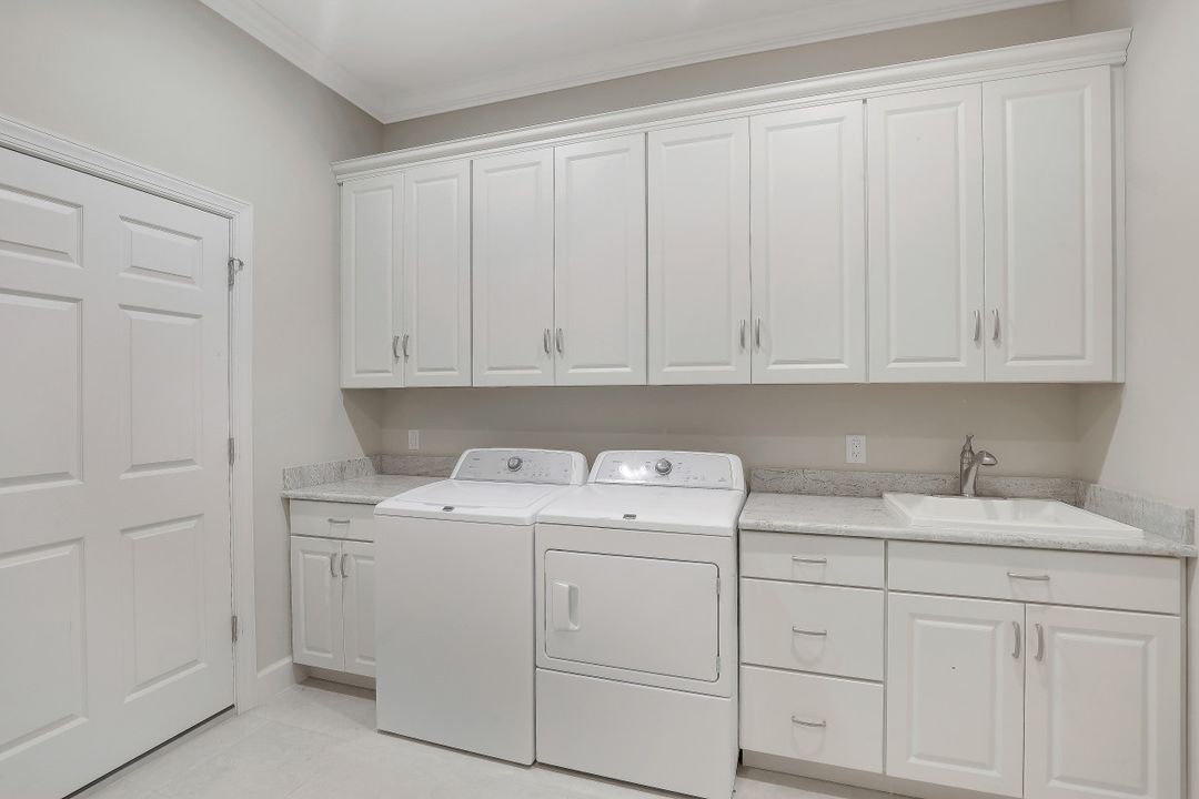 9017 Quarry Dr, Naples, FL 34120