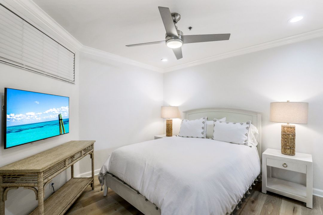 1010 5th St S #401, Naples, FL 34102