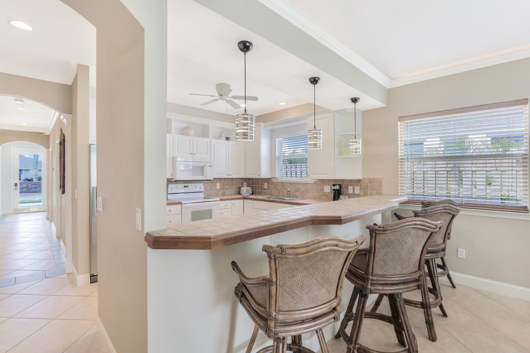 557 96th Ave N, Naples, FL 34108