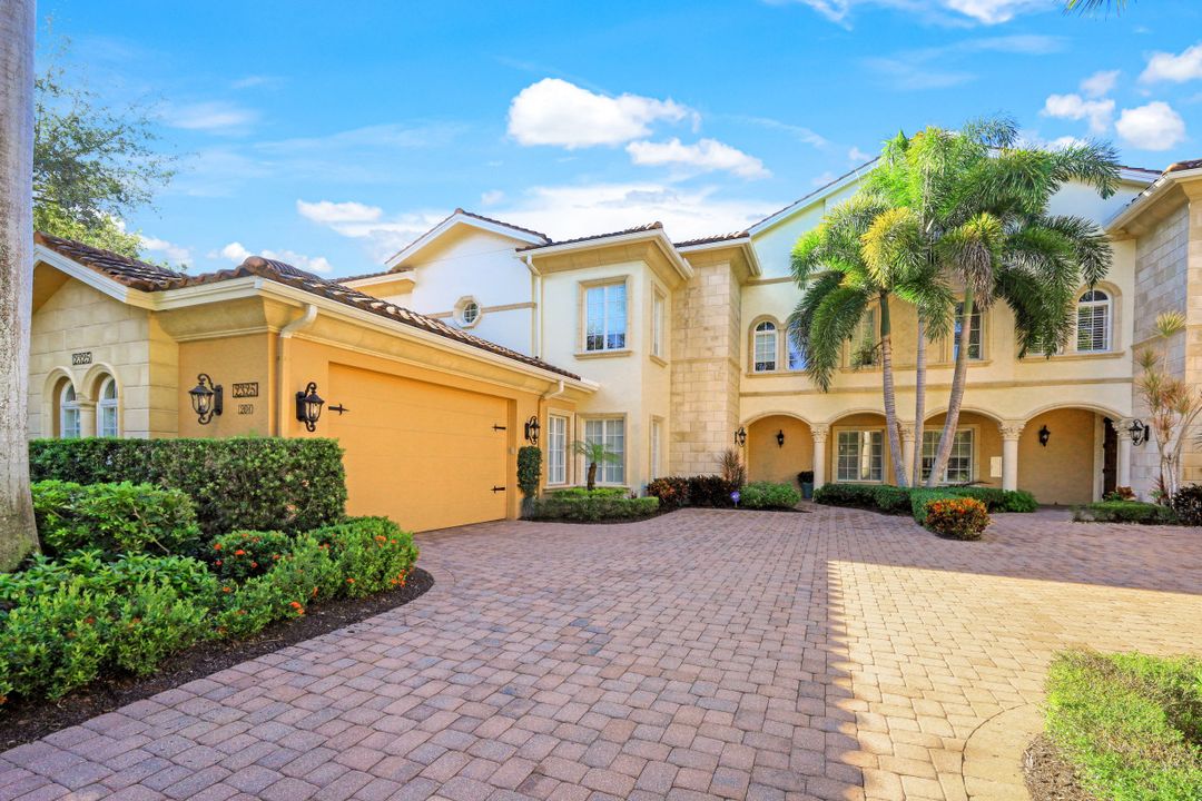 2325 Residence Cir #201, Naples, FL 34105