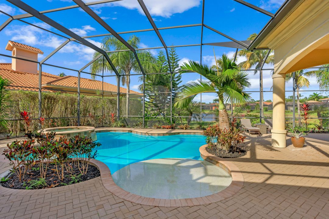 7417 Treeline Dr, Naples, FL 34119
