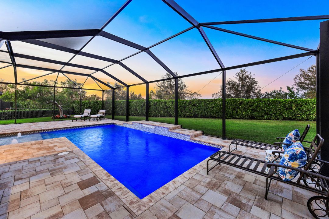 2827 Thunder Bay Circle, Naples, FL 34119