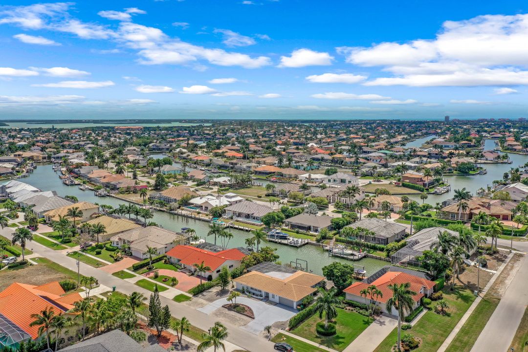 288 Grapewood Ct, Marco Island, FL 34145