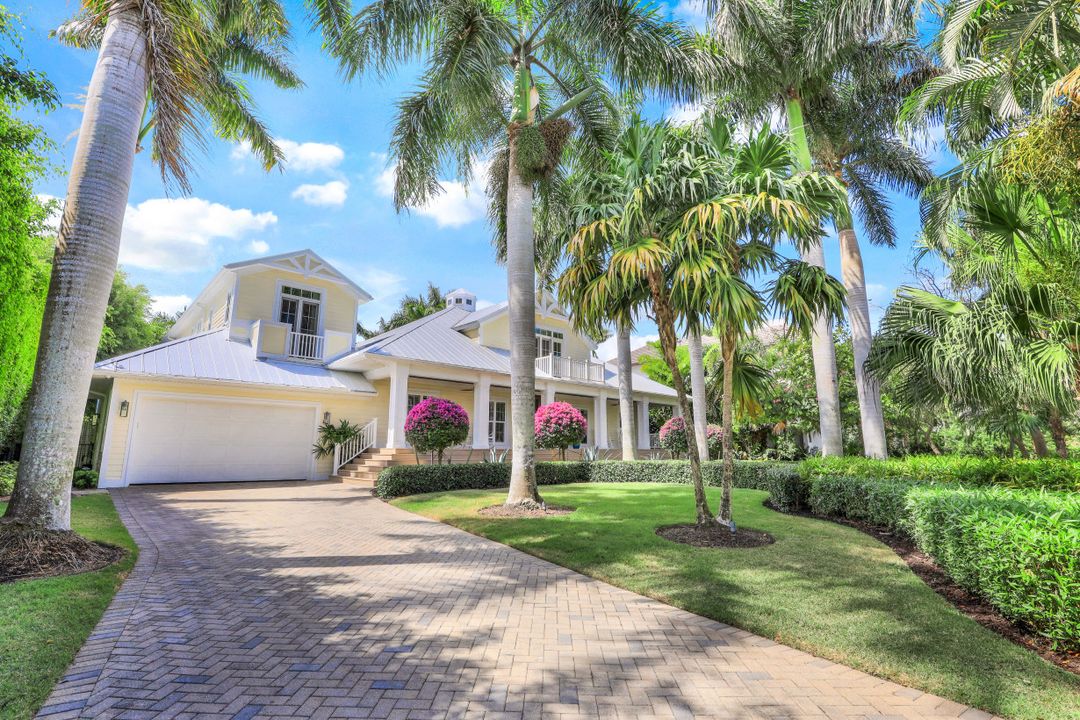 154 4th Ave N, Naples, FL 34102