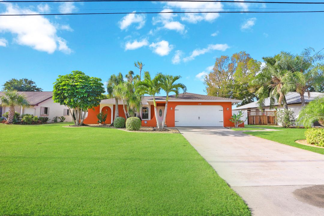 2208 Viscaya Pkwy, Cape Coral, FL 33990