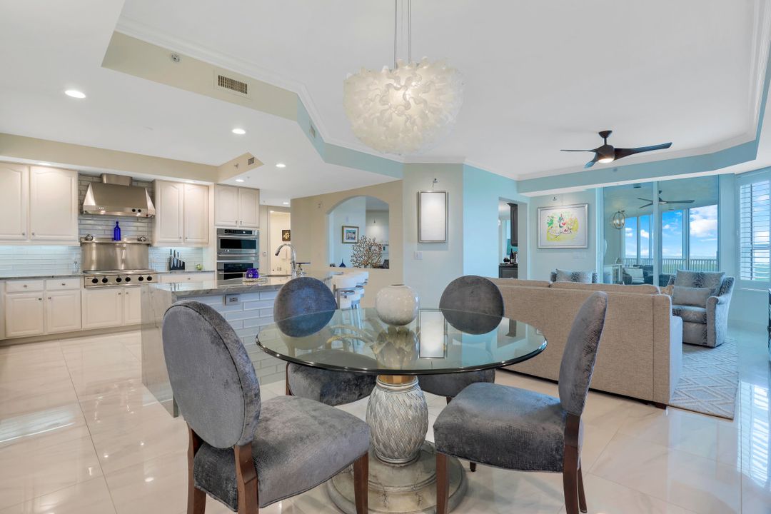 285 Grande Way #1204, Naples, FL 34110