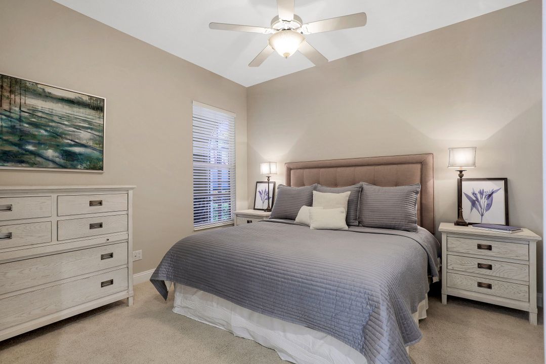 5500 Freeport Ln, Naples, FL 34119