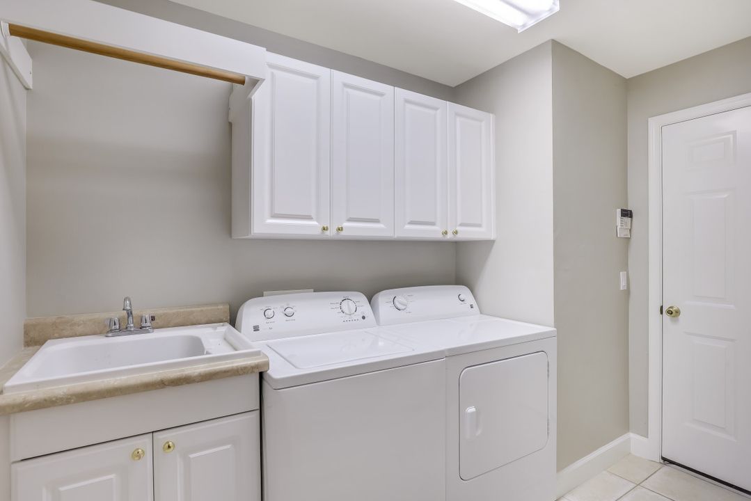 4571 Pine Ridge Rd, Naples, FL 34119