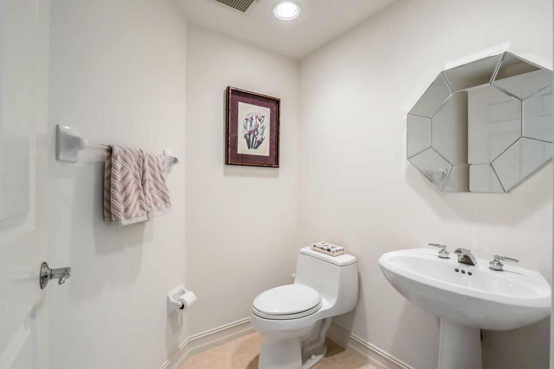 2728 Tiburon Blvd E #302, Naples, FL 34109