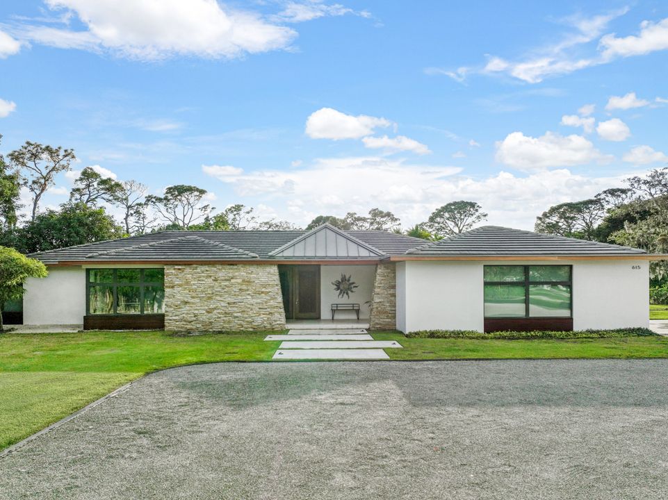 615 Carica Rd, Naples, FL 34108