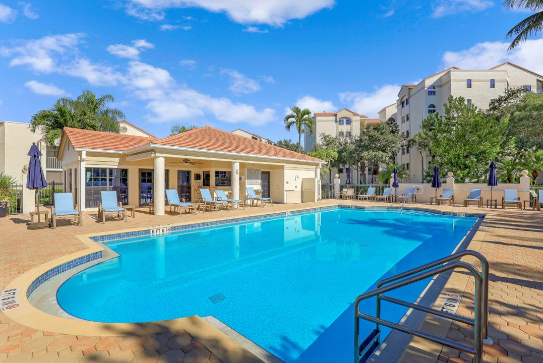 6535 Valen Way #202, Naples, FL 34108