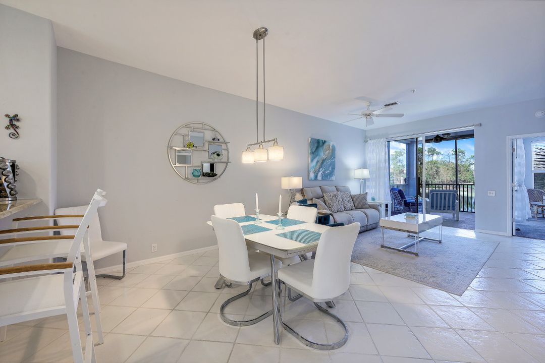 8239 Parkstone Pl #202, Naples, FL 34120