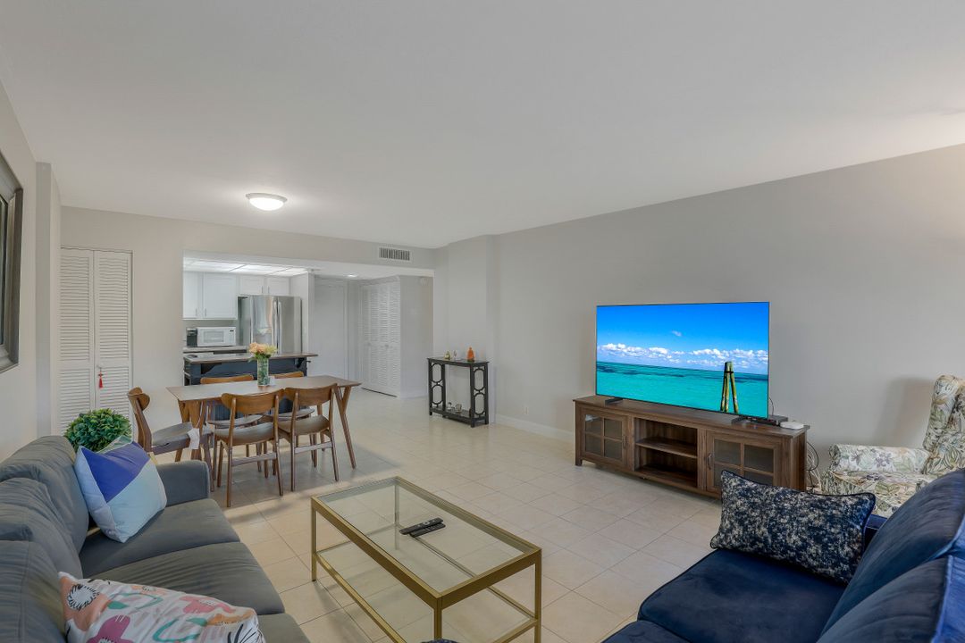 3 Bluebill Ave #206, Naples, FL 34108