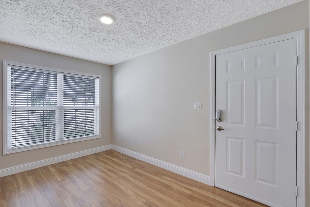 239 Leawood Cir, Naples, FL 34104