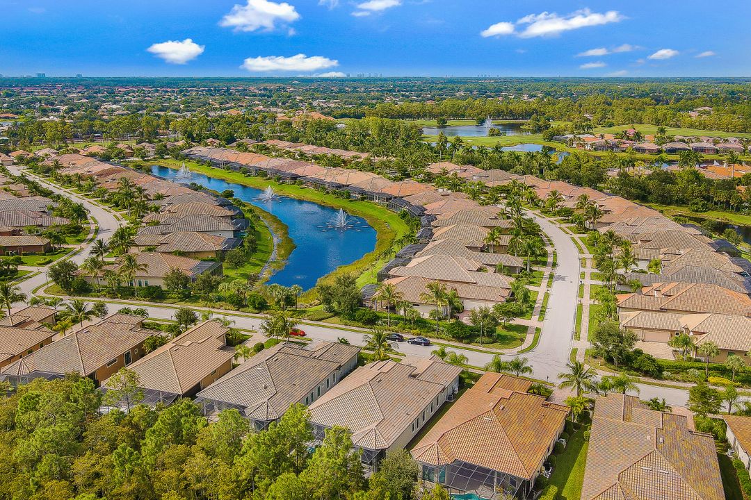 7497 Lantana Cir, Naples, FL 34119