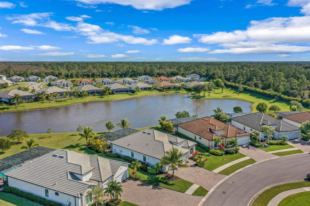 2067 Antigua Ln, Naples, FL 34120