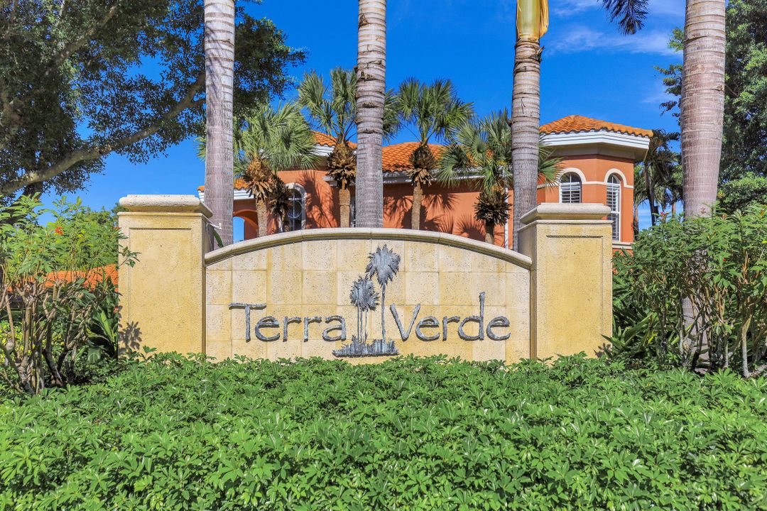 2362 Terra Verde Ln, Naples, FL 34105