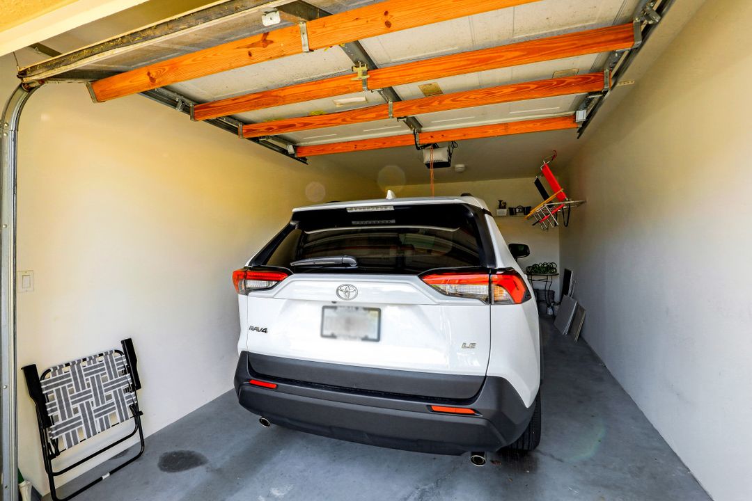 6650 Huntington Lakes Cir #203, Naples, FL 34119