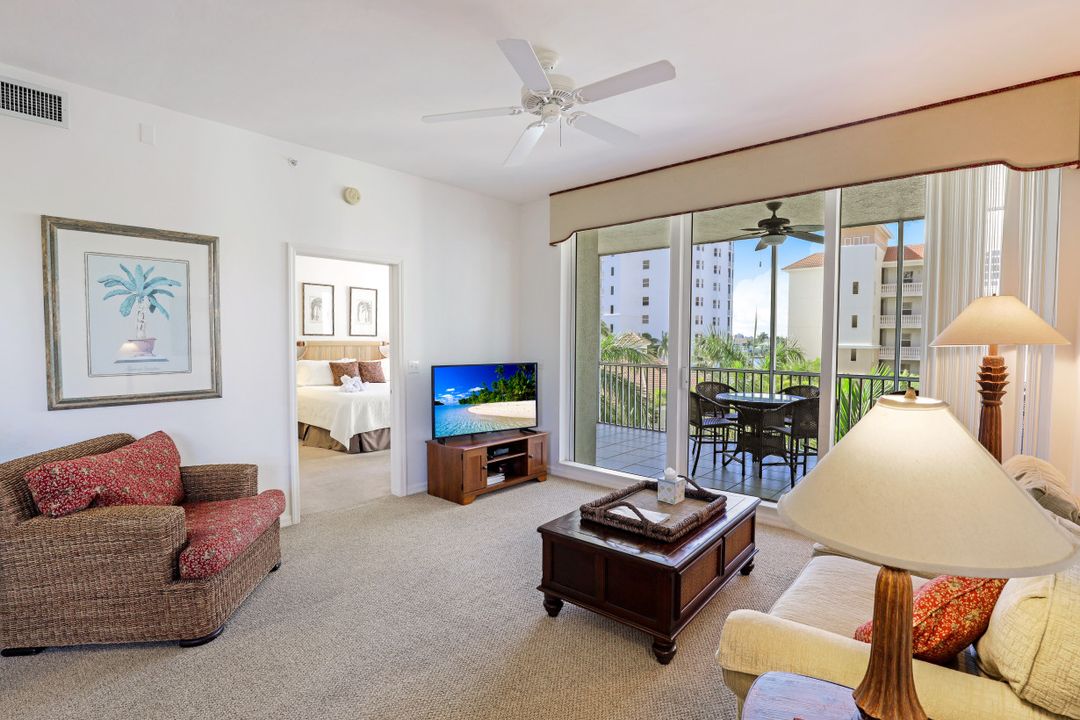 470 Launch Cir #405, Naples, FL 34108